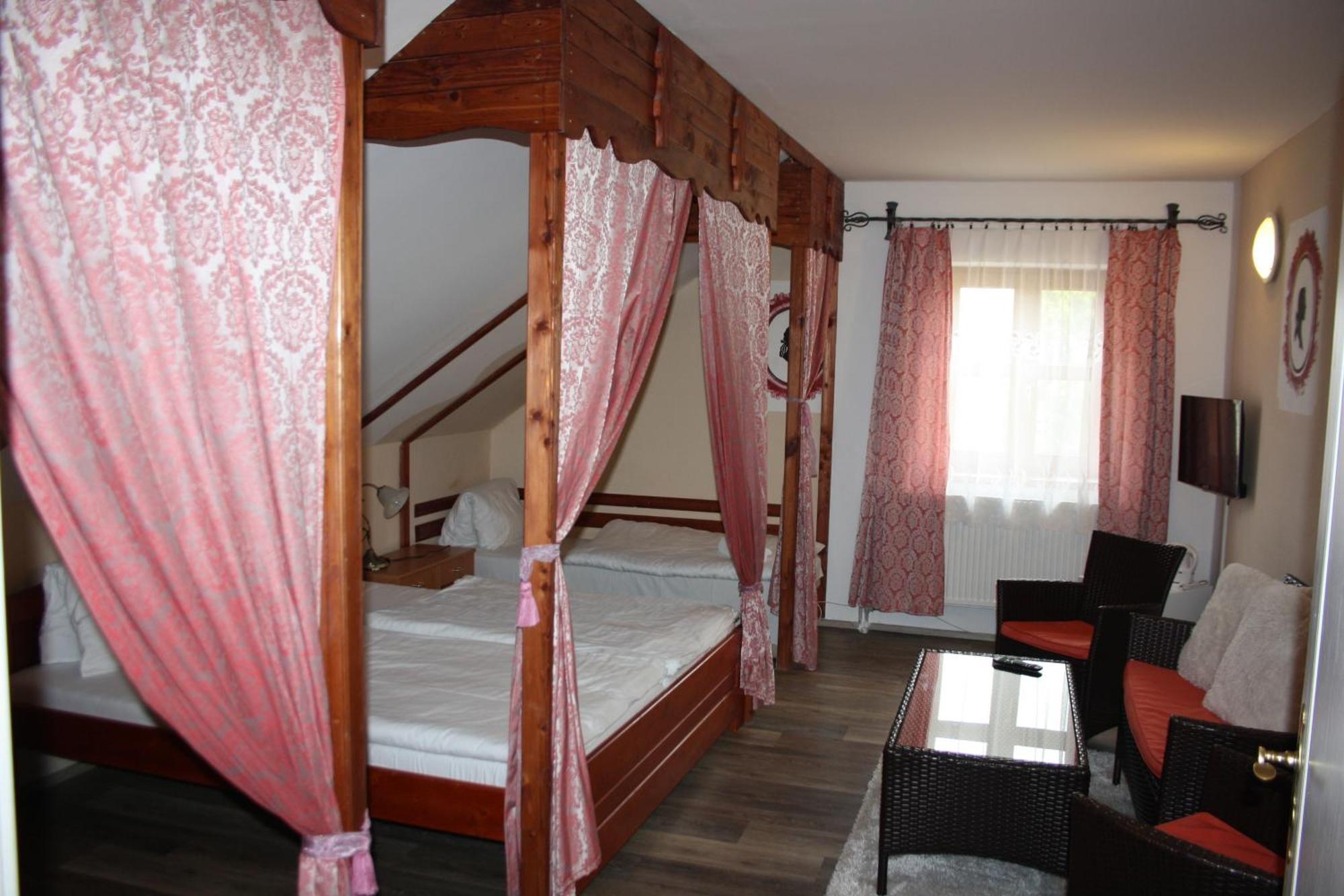 Ham-Ham National Park Hotel Havraniky Bagian luar foto