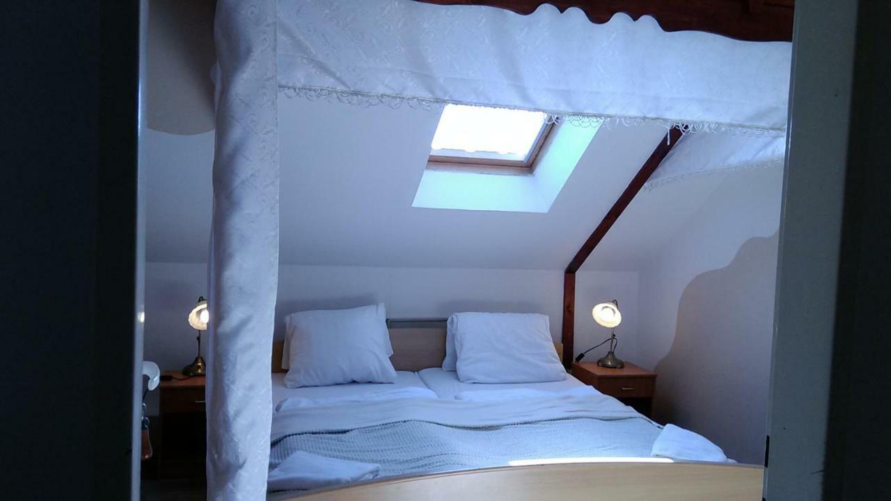 Ham-Ham National Park Hotel Havraniky Bagian luar foto